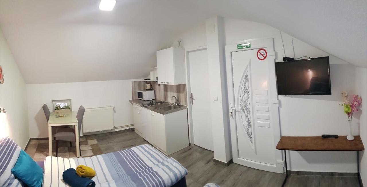 Apartman Ana Gracac Διαμέρισμα Εξωτερικό φωτογραφία