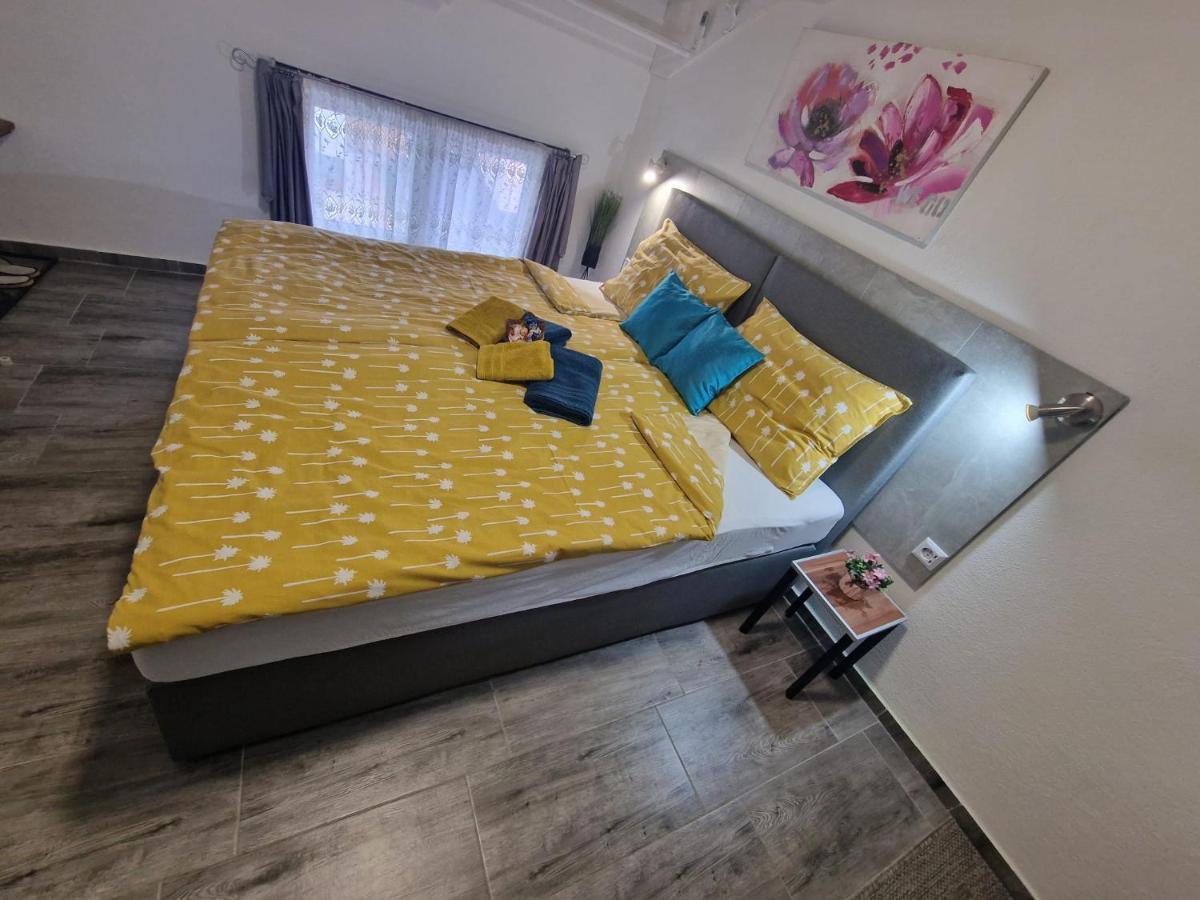 Apartman Ana Gracac Διαμέρισμα Εξωτερικό φωτογραφία